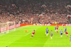 瞬間點(diǎn)燃看臺(tái)！球迷看臺(tái)拍攝芒特轉(zhuǎn)身兜射破門！