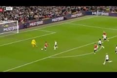 當(dāng)年安東尼在曼聯(lián)給直塞球霍伊倫沒拿到，隨后怒斥霍伊倫