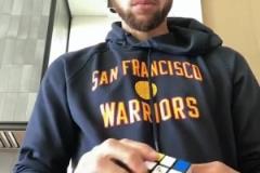 他還有什么不會(huì)的？名場面：庫里輕松恢復(fù)魔方！