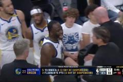 追夢(mèng)被犯規(guī)后肘翻里德吃T，憤憤不平怒噴裁判！庫(kù)里趕忙上前勸阻