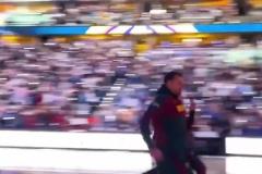 威少帶一群孩子出去玩！