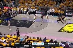 不是哥們你喬丹啊？米切爾空中1扛2！拉桿對抗神仙球2+1