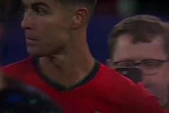 經(jīng)典解說詞：C羅環(huán)顧四周的隊友，找不到可以幫助自己的人！