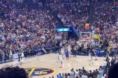 這就是主場氣勢！約基奇上罰球線時，掘金主場球迷高呼MVP！