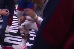 下面...我簡單說兩句！威少在加時暫停期間為隊友們加油鼓勁