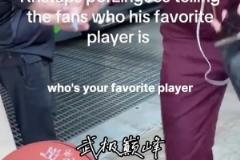 小球迷提問(wèn)波爾津吉斯最喜歡的球員是誰(shuí)，波神的回答讓人意外