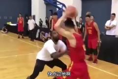 歐文單挑國青，真就降維打擊唄..