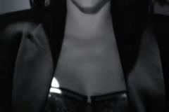 美式辣美！詹娜的黑白風(fēng)格內(nèi)衣寫真