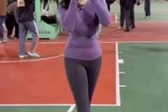 肘子姐沁純打野球不慎肘到防守人：真的不是故意的~