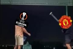 真實(shí)！外網(wǎng)視頻惡搞：本賽季曼聯(lián)在歐聯(lián)賽場和英超賽場的不同！