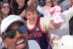 喲這不是詹皇的御用侍衛(wèi)嘛！JR-史密斯到現(xiàn)場(chǎng)瘋狂鼓勁尼克斯