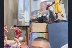 網(wǎng)紅發(fā)表不當(dāng)言論：四川還有人黑科比？當(dāng)初就該給你們?nèi)悸窳? title=