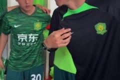 相當有范兒，于大寶賽前激勵國安青訓(xùn)梯隊小球員