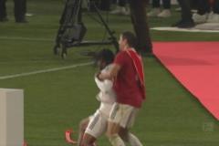 不講武德！穆勒“偷襲”奧利塞讓其享受啤酒??！