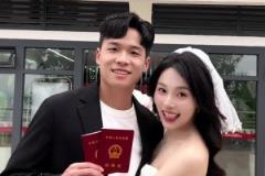 段劉愚真有福氣，老婆這么漂亮啊??！看著像是杏花眼~