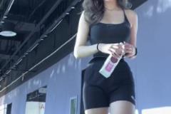 頂級腰臀比！這腰比肩還寬啊，國安女隊門將身材這么炸裂嘛