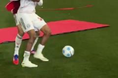 面對(duì)穆勒的防守，奧利塞的擺脫還是不行啊