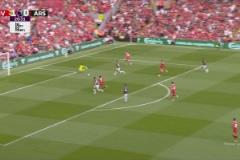 詹俊：槍手的防線崩潰了！迪亞斯閃電再下一城，利物浦2分鐘2球