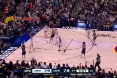 有點尷尬！掘金末節(jié)追分時刻，威少大空位三分出手，投了記大過橋