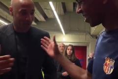 兩代巴薩邊鋒的傳承！亨利在國(guó)家德比賽后與亞馬爾交換球衣