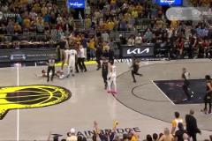 雙方爆發(fā)沖突！馬瑟林因擊打亨特被二級(jí)惡犯驅(qū)逐，亨特也因推翻馬瑟林吃T