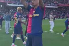 西甲冠軍+賽季三冠王穩(wěn)了！巴薩擊敗皇馬賽后在更衣室瘋狂慶祝