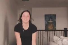 能駕馭么？弗拉格女友看著比他壯一些 ！