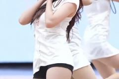 妹子！不但聲音嗲，舞跳的時(shí)候還挺勾魂！