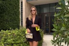 真空上陣？許久不見的瓦爾加曬實(shí)拍秀大長(zhǎng)腿