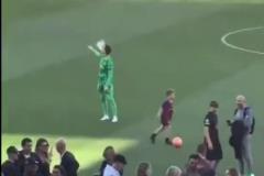 事后一根煙，賽過活神仙！德比賽后什琴斯尼深抽一口電子煙？