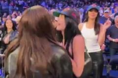 紐約奪賽點！金小妹和好友歡呼雀躍 肯豆咬著棒棒糖優(yōu)雅起舞