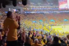 這氛圍真的令人羨慕！追夢命中三分后大通中心爆發(fā)出山呼海嘯