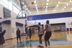 誰的進(jìn)攻更絲滑？雷霆隊(duì)此前的隊(duì)內(nèi)單挑：安東尼vs喬治！