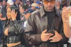 太哇塞了！詹娜現(xiàn)身尼克斯凱爾特人場(chǎng)邊，這顏值身材是真棒