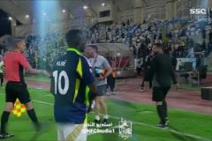 職業(yè)生涯首次上演大四喜！馬內(nèi)賽后帶走比賽用球留作紀(jì)念