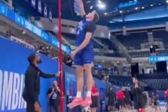 天賦炸裂弗拉格聯(lián)合試訓(xùn)垂直彈跳測(cè)試結(jié)果：90厘米?。。? title=