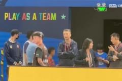 十分關(guān)心！北京vs廣廈總決賽G4，中國(guó)男籃主帥郭士強(qiáng)現(xiàn)身觀戰(zhàn)