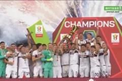 擊敗米蘭奪冠！博洛尼亞高舉獎杯全隊慶祝！