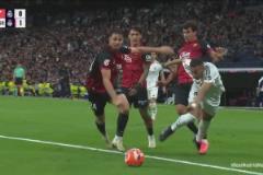 人仰馬翻！姆巴佩以一敵三突圍防線！被對手合圍破壞！