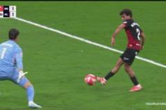 門將立功！庫(kù)爾圖瓦神勇?lián)涑鰧?duì)手單刀射門！