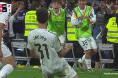 皇馬上演絕殺！皇馬小將后衛(wèi)拉蒙95分鐘破門建功！巴薩奪冠推遲！