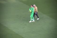 不容易??！什琴斯尼賽后這一幕，令人動容！