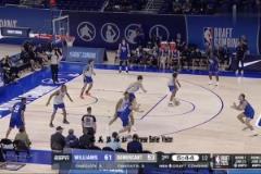 楊瀚森這擋拆太扎實(shí)了對(duì)手被擋死死的 隊(duì)友接球輕松三分飚中