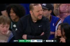 尼克斯領(lǐng)先綠軍34分 場邊錫伯杜竟然一臉愁容