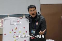 帶青島西海岸越來(lái)越好！來(lái)看邵佳一更衣室里的強(qiáng)大氣場(chǎng)