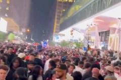 過年了過年了！尼克斯擊敗綠軍殺進東決 紐約街頭人山人海