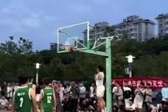 云南滑翔機(jī)現(xiàn)身野球場，180不到各種滑翔炸扣，畫風(fēng)獨(dú)一檔