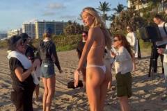 好家伙，這身排骨！庫(kù)里教妹布林克性感泳衣寫真，這也太瘦了