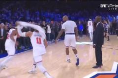 老將塔克帶頭拍大頭屁股結果布倫森只敢追著麥克布萊德打~