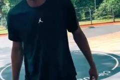 哥們兒你咋想的？竟然問(wèn)八村塁選詹姆斯還是庫(kù)里